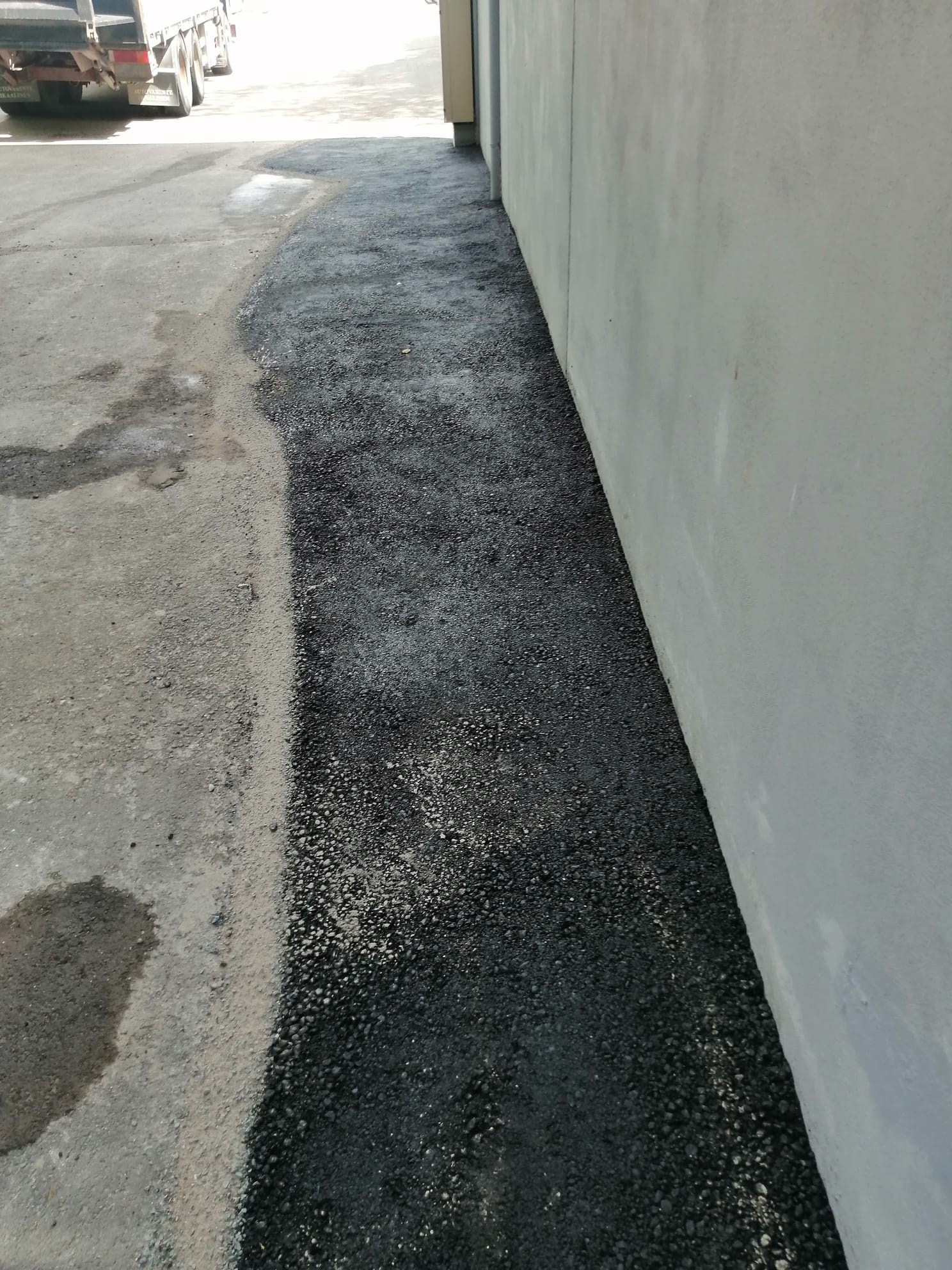 Asfaltin korjaus lähikuvassa